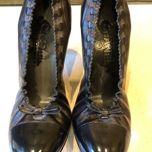 Chanel Black Leather and Patent Leather Pumps